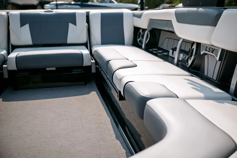 Slide: The Image of Malibu Wakesetter 25 LSV 2019 - 8