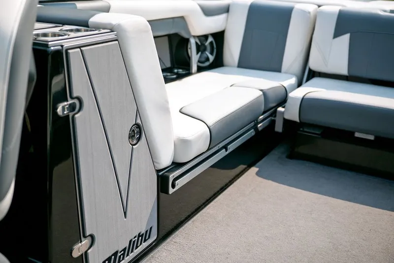 Slide: The Image of Malibu Wakesetter 25 LSV 2019 - 9