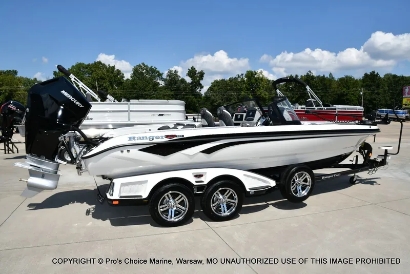 Slide: The Image of Ranger Boats 622FS Pro 2026 - 17