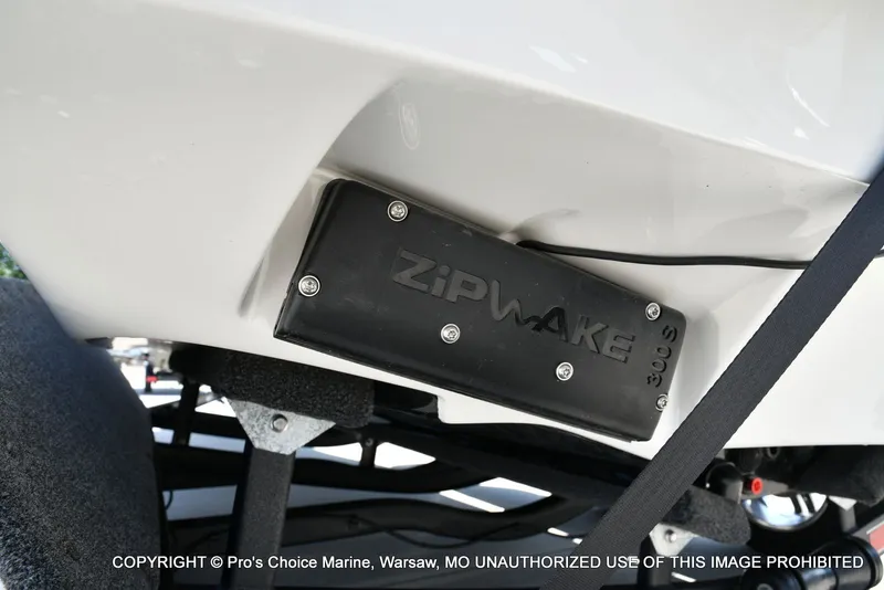 Slide: The Image of Ranger Boats 622FS Pro 2026 - 19
