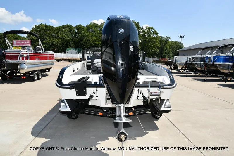 Slide: The Image of Ranger Boats 622FS Pro 2026 - 20