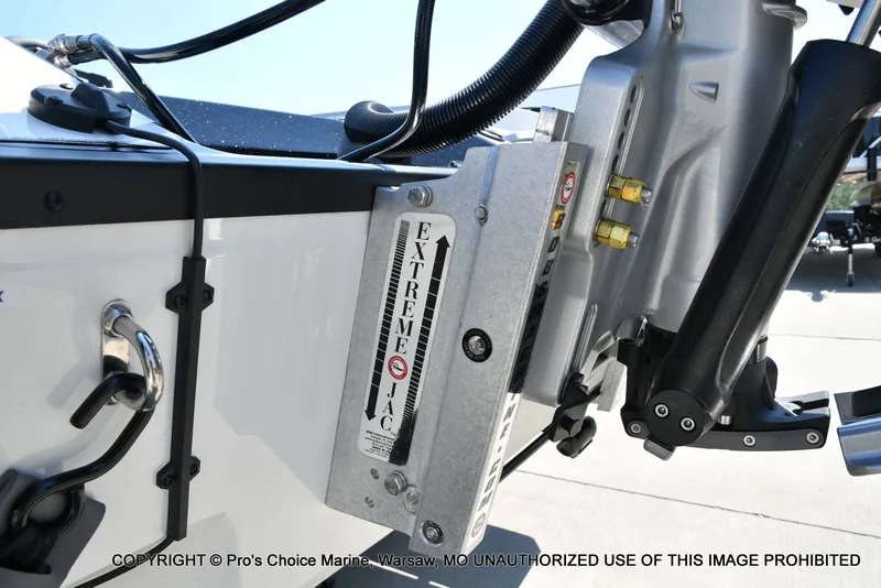 Slide: The Image of Ranger Boats 622FS Pro 2026 - 21