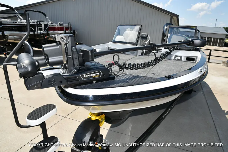Slide: The Image of Ranger Boats 622FS Pro 2026 - 27
