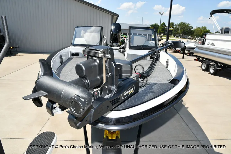 Slide: The Image of Ranger Boats 622FS Pro 2026 - 28