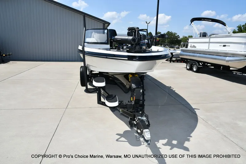 Slide: The Image of Ranger Boats 622FS Pro 2026 - 31