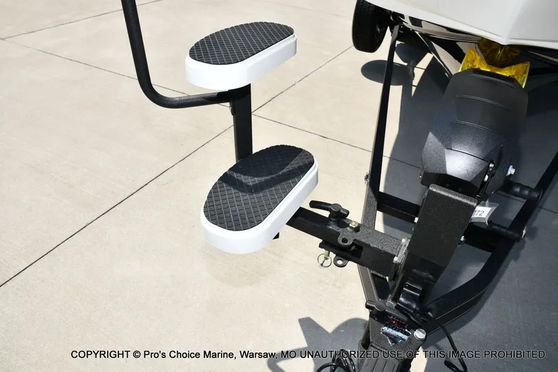 Slide: The Image of Ranger Boats 622FS Pro 2026 - 32