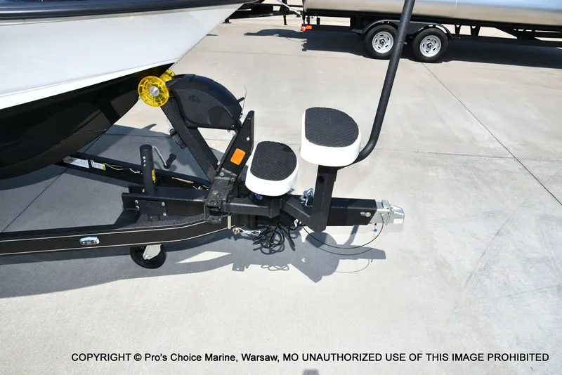 Slide: The Image of Ranger Boats 622FS Pro 2026 - 33