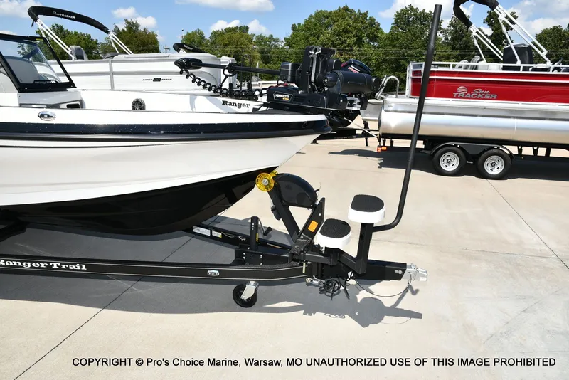 Slide: The Image of Ranger Boats 622FS Pro 2026 - 34