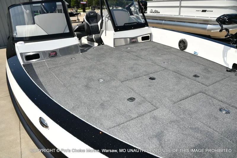 Slide: The Image of Ranger Boats 622FS Pro 2026 - 35