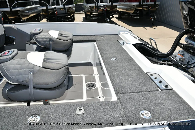 Slide: The Image of Ranger Boats 622FS Pro 2026 - 41