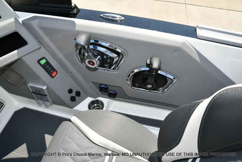 Slide: The Image of Ranger Boats 622FS Pro 2026 - 48