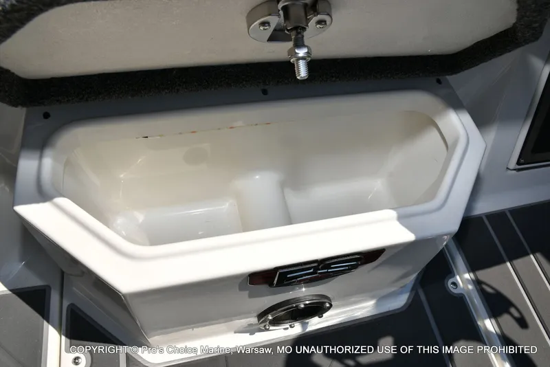 Slide: The Image of Ranger Boats 622FS Pro 2026 - 59