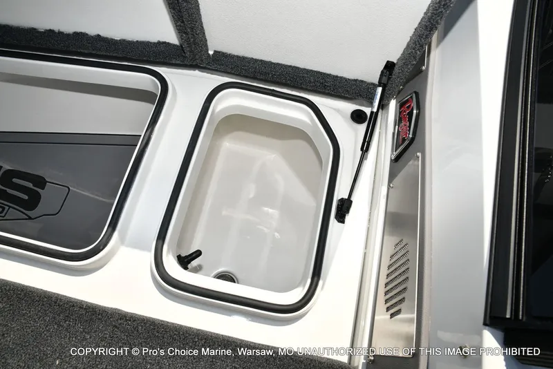 Slide: The Image of Ranger Boats 622FS Pro 2026 - 66