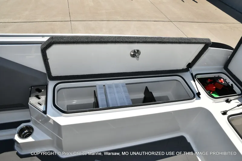 Slide: The Image of Ranger Boats 622FS Pro 2026 - 82