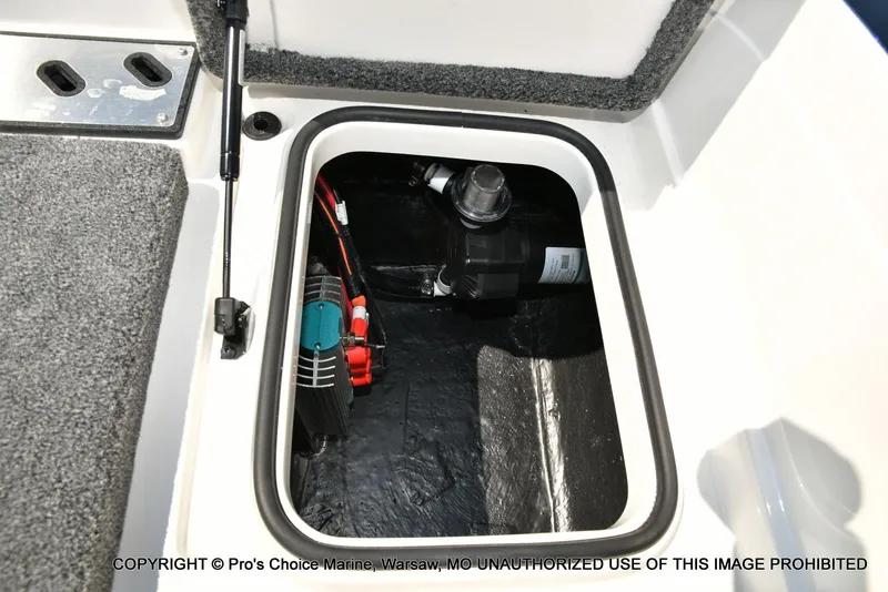 Slide: The Image of Ranger Boats 622FS Pro 2026 - 90