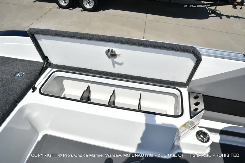 Slide: The Image of Ranger Boats 622FS Pro 2026 - 91