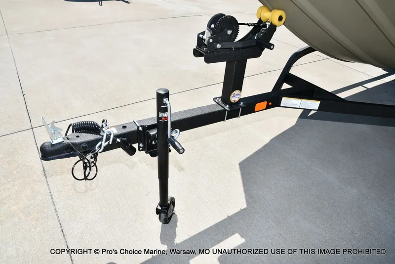 Slide: The Image of Tracker Grizzly 1860 Utility Jon 2026 - 18