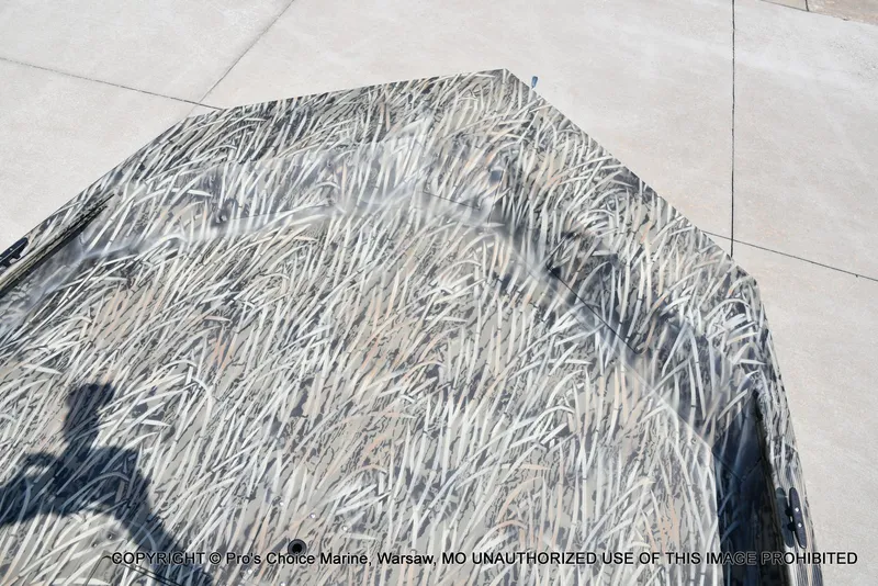 Slide: The Image of Tracker Grizzly 1860 Utility Jon 2026 - 38