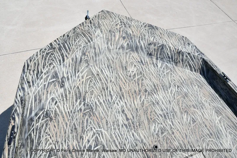 Slide: The Image of Tracker Grizzly 1860 Utility Jon 2026 - 39