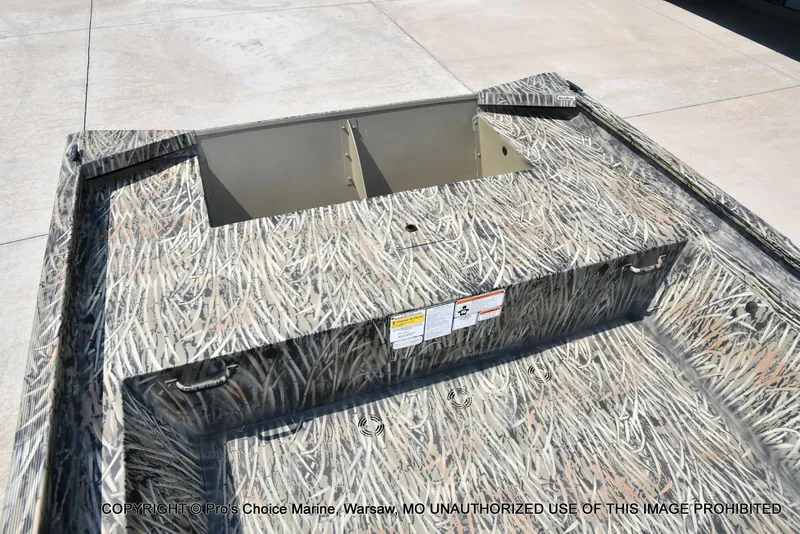 Slide: The Image of Tracker Grizzly 1860 Utility Jon 2026 - 42