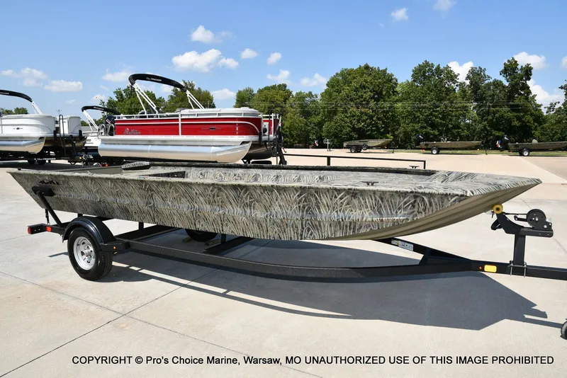 Slide: The Image of Tracker Grizzly 1860 Utility Jon 2026 - 47