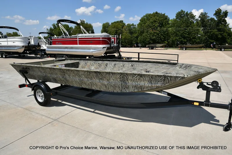 Slide: The Image of Tracker Grizzly 1860 Utility Jon 2026 - 49