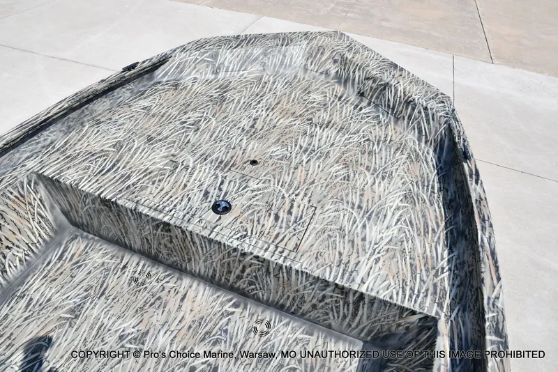 Slide: The Image of Tracker Grizzly 1860 Utility Jon 2026 - 6