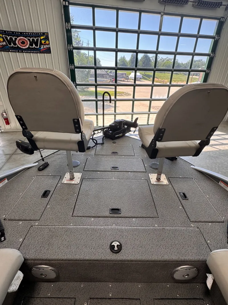 Slide: The Image of Lowe SD224 Sport Deck 2020 - 6