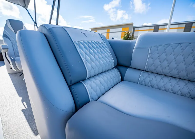 Slide: The Image of Tahoe Cascade 25 Quad Lounge 2025 - 11