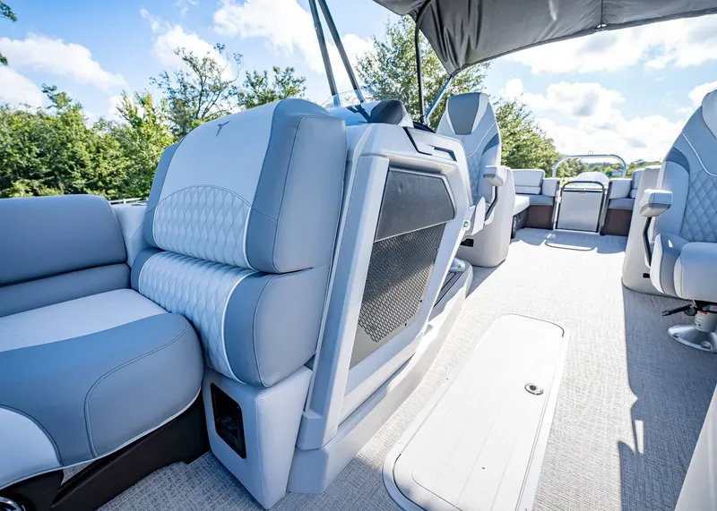 Slide: The Image of Tahoe Cascade 25 Quad Lounge 2025 - 12