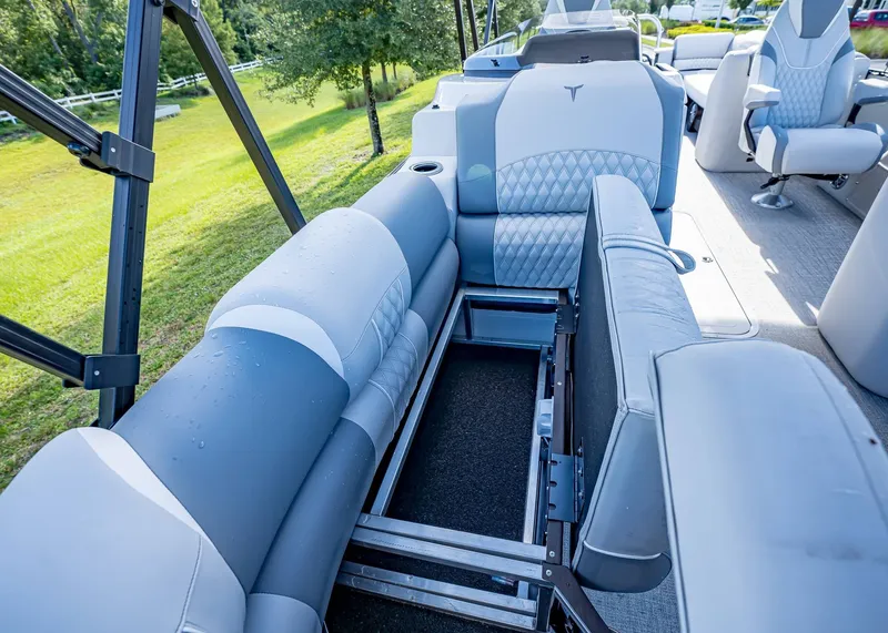 Slide: The Image of Tahoe Cascade 25 Quad Lounge 2025 - 23