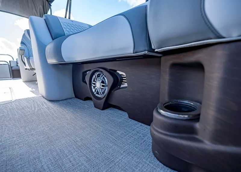 Slide: The Image of Tahoe Cascade 25 Quad Lounge 2025 - 24