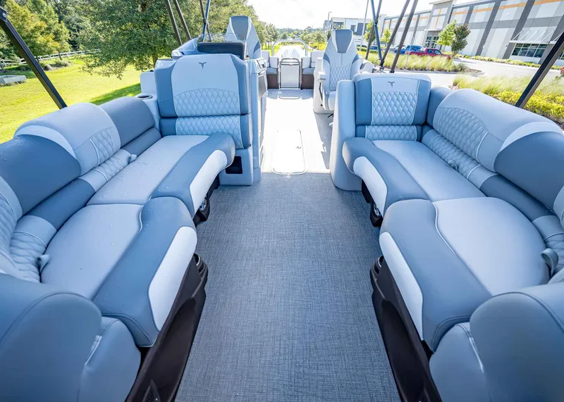 Slide: The Image of Tahoe Cascade 25 Quad Lounge 2025 - 9