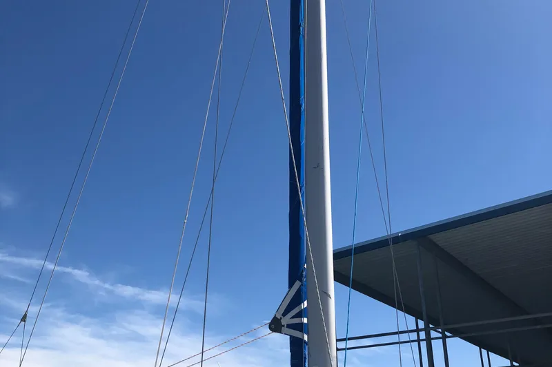 Slide: The Image of Mast of 1996 Catalina 30 MkIII sailboat against clear blue sky. - 24