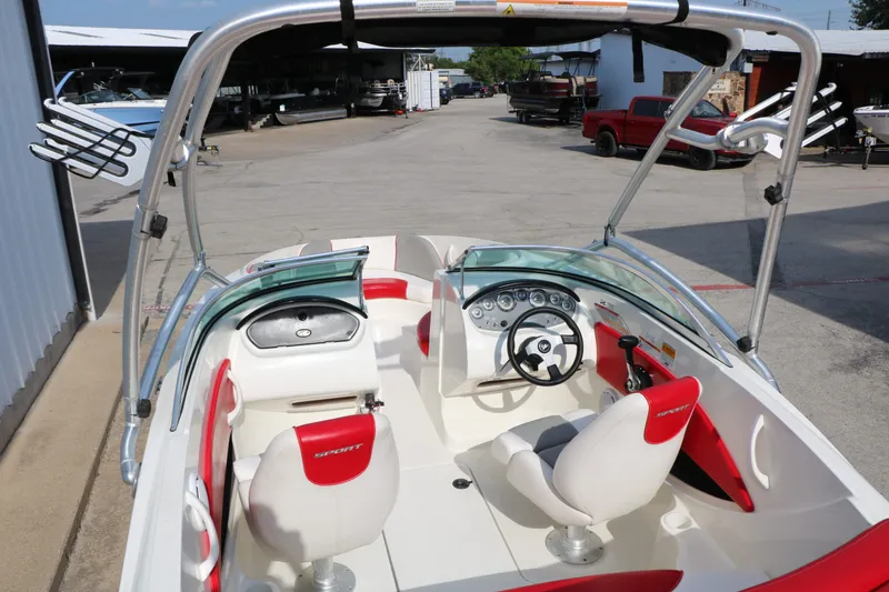 Slide: The Image of Sea Ray 185 Sport 2011 - 13