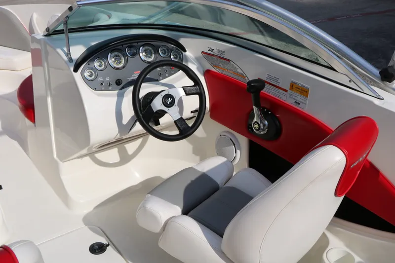 Slide: The Image of Sea Ray 185 Sport 2011 - 15