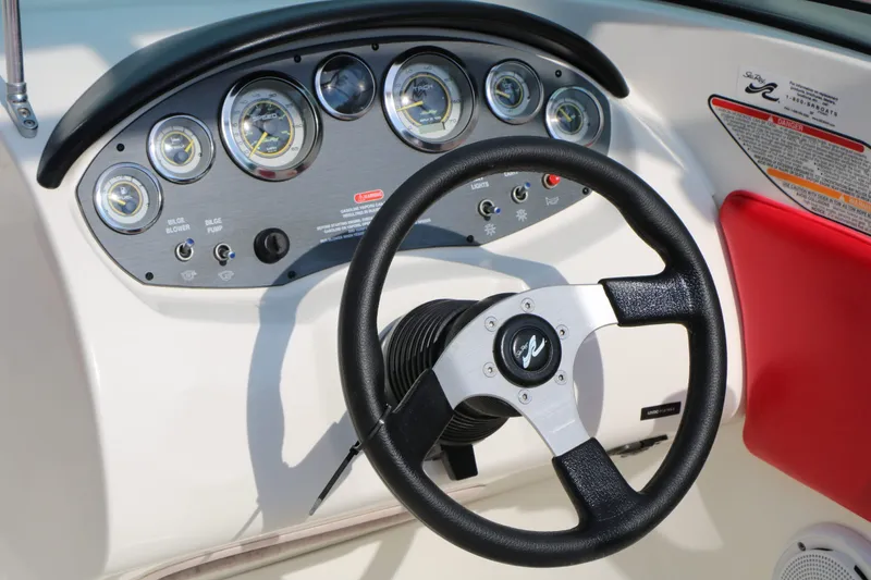 Slide: The Image of Sea Ray 185 Sport 2011 - 16