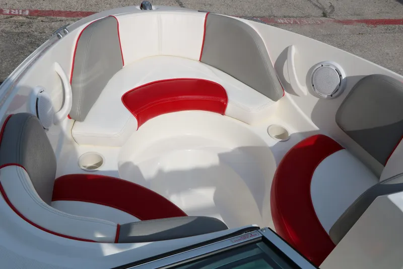 Slide: The Image of Sea Ray 185 Sport 2011 - 17