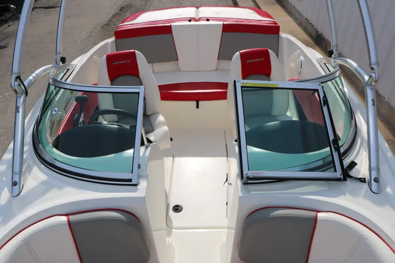 Slide: The Image of Sea Ray 185 Sport 2011 - 18