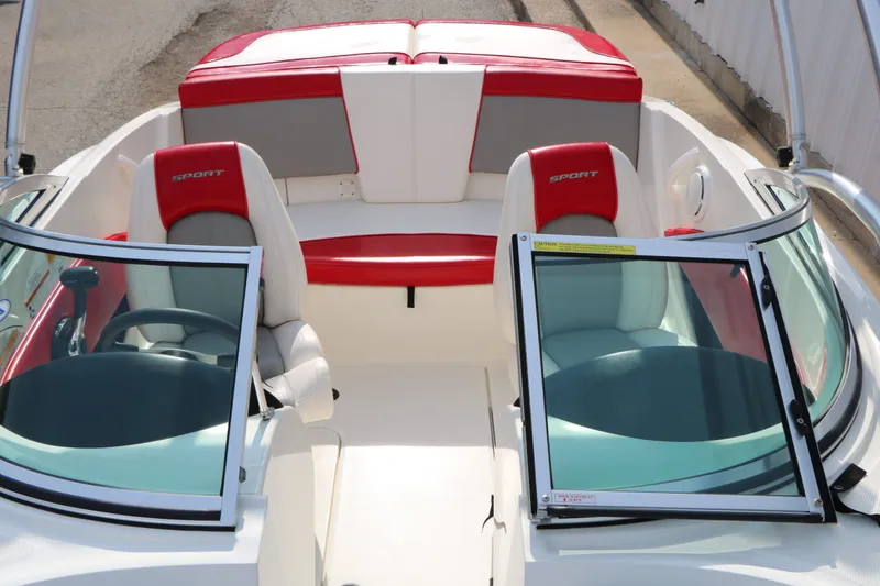 Slide: The Image of Sea Ray 185 Sport 2011 - 20