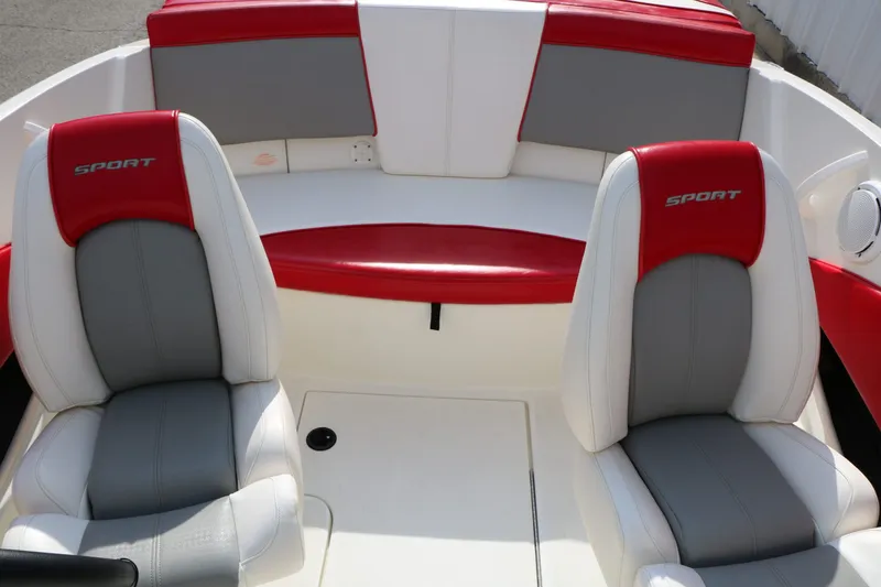 Slide: The Image of Sea Ray 185 Sport 2011 - 22