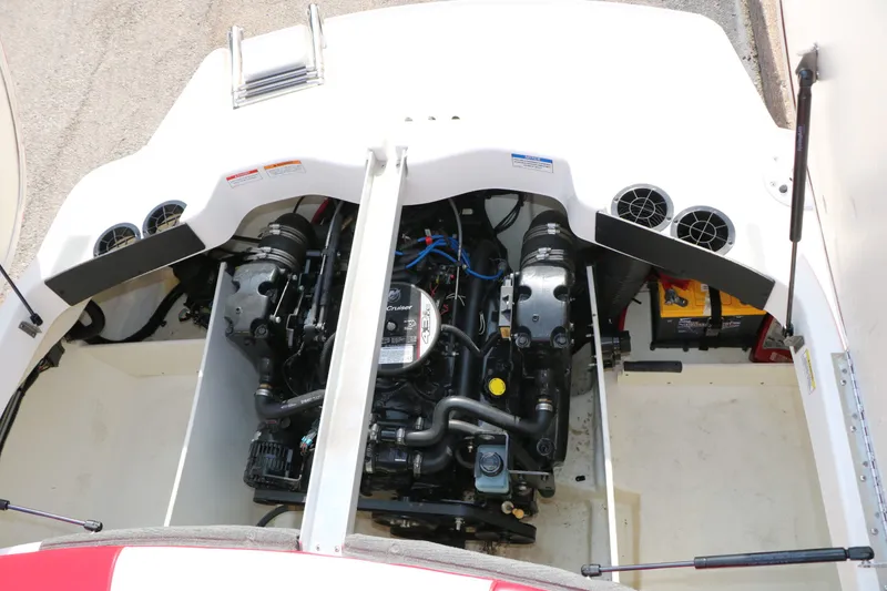 Slide: The Image of Sea Ray 185 Sport 2011 - 24