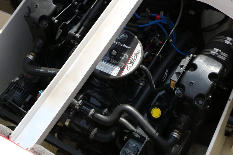 Slide: The Image of Sea Ray 185 Sport 2011 - 25