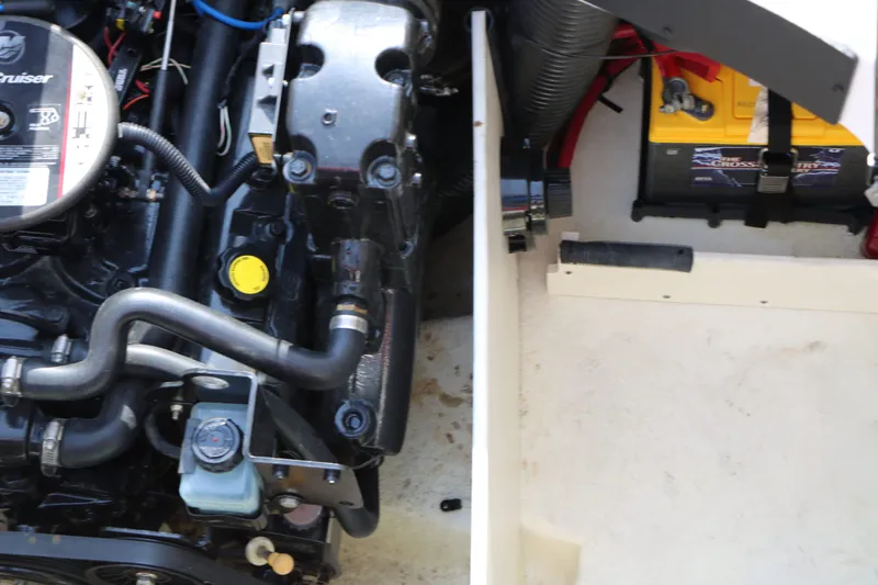 Slide: The Image of Sea Ray 185 Sport 2011 - 27