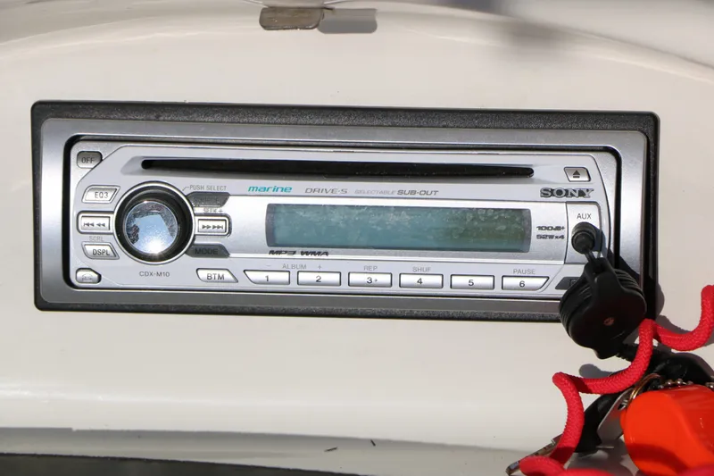 Slide: The Image of Sea Ray 185 Sport 2011 - 29