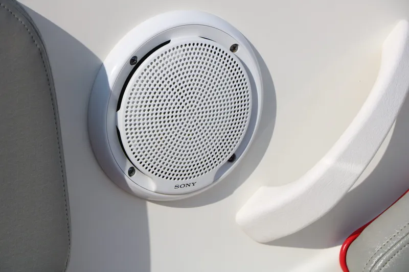 Slide: The Image of Sea Ray 185 Sport 2011 - 31