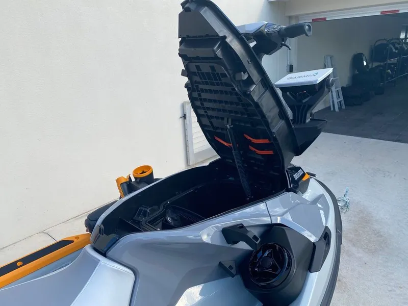 Slide: The Image of Sea-Doo FishPro Trophy 170 2025 - 11