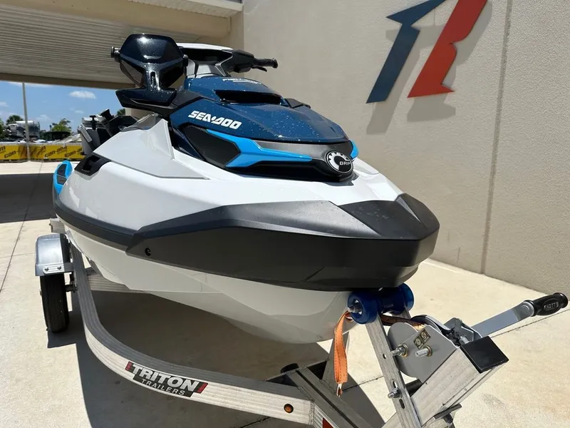 Slide: The Image of Sea-Doo FishPro™ Sport 170 BRP Premium Audio, iD 2025 - 3