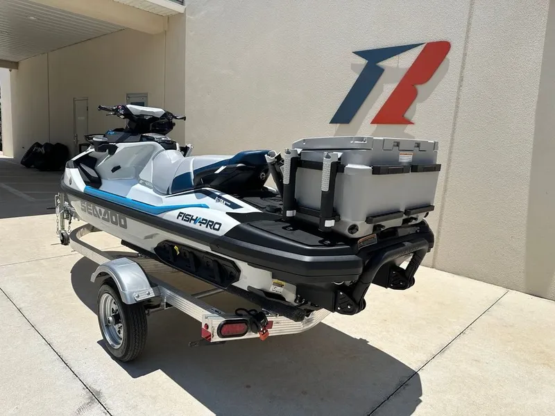 Slide: The Image of Sea-Doo FishPro™ Sport 170 BRP Premium Audio, iD 2025 - 9