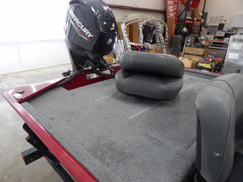 Slide: The Image of Tracker Bass Tracker Classic Limited 2022 - 18